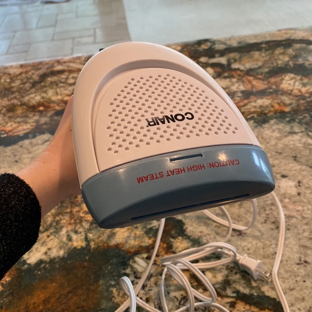 Conair handheld garment clothing steamer clothes bedding Model GS23RS
